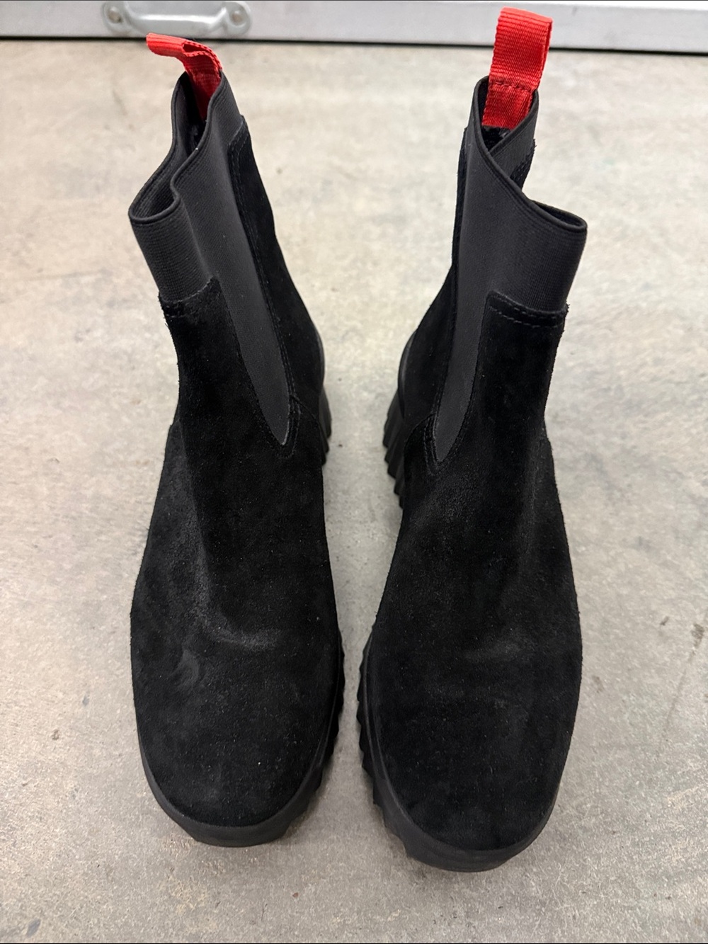 Nurture by Lamaze Black Suede Chukka Boots with Red Pull Tabs